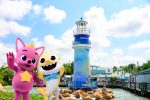SeaWorld celebra 10 anos de Baby Shark com programação especial para as famílias SW_Baby_Shark_Lighthouse_Composite_2025