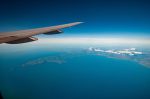 Viagem barata ainda em 2025? Estudo indica as semanas ideais para comprar passagens vista-aerea-de-north-cardigan-bay-pais-de-gales