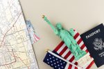 Descubra o que esses 12 estados do Sul dos Estados Unidos podem oferecer vista-superior-cartao-verde-e-passaporte