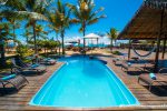 462303_1191662_piscina_pousada_travel_inn_deck_com_vista_para_o_mar