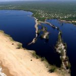 Parque Nacional da Restinga de Jurubatiba protege lagoas costeiras e biodiversidade no Rio de Janeiro LagoadasGarasQuissamnoParqueFotoRmuloCampos